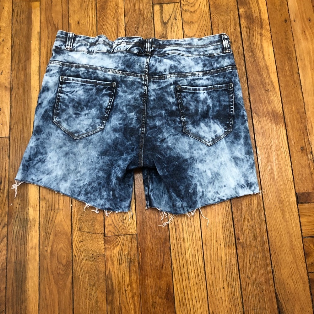 Thrill Jeans Acid Wash Distressed Denim Shorts-Size-20 - Picture 3 of 7